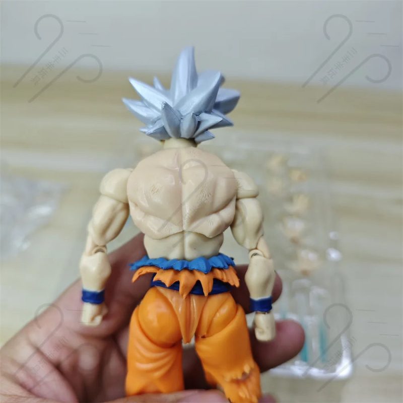 Bandai 16cm SHF Silver Hair Son Goku Ultra - Image 3