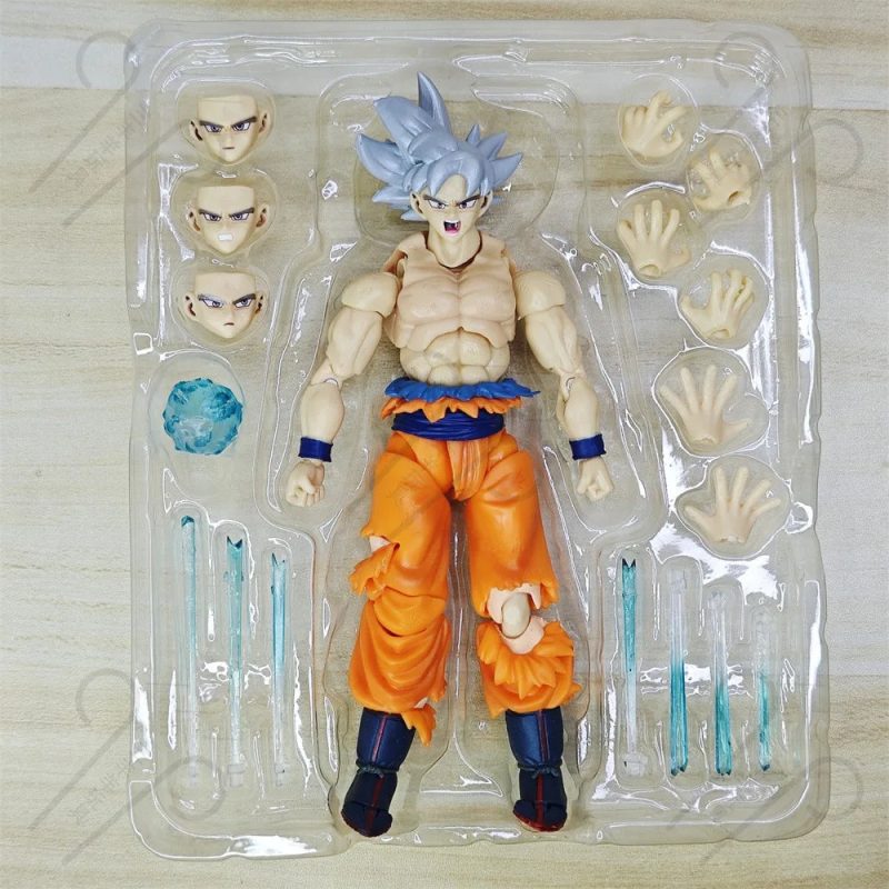Bandai 16cm SHF Silver Hair Son Goku Ultra - Image 6
